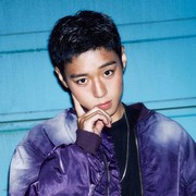 Park Ji Hoon Tampil dengan Gaya Rambut Buzz Cut untuk Season's Greetings