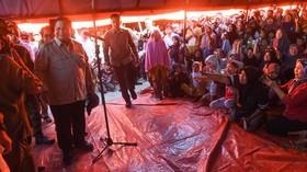 Prabowo ke Korban Banjir Padang: Kalian Suka Enggak Saya Sikat Maling?