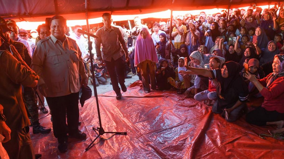 Prabowo ke Korban Banjir Padang: Kalian Suka Enggak Saya Sikat Maling?