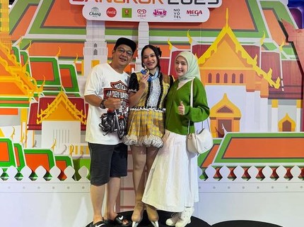 Sang Putri Sabet 2 Piala Kompetisi Ice Skating di Bangkok, Adelia & Pasha Ungu Ungkap Rasa Bangga