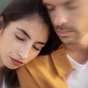 3 Tanda Kamu Bertemu Orang yang Tepat di Waktu yang Salah Menurut Psikolog