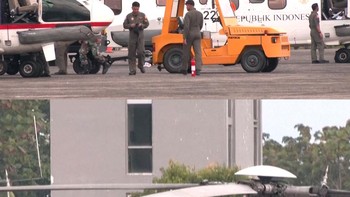 Momen Helikopter Tim Penyelamat Kirim Bantuan ke Korban Banjir Sumatra