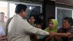 Momen Prabowo Tinjau Posko Korban Banjir-Longsor di Tapanuli