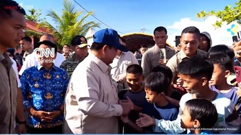 Prabowo Temui Warga Terdampak Banjir dan Longsor di Padang Pariaman