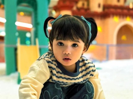 5 Potret Azura Anak Kedua Aurel Hermansyah & Atta Halilintar, Mata Indahnya Tuai Pujian