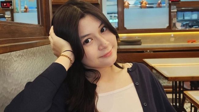 Pasha Ungu’s Daughter, Nasha Anaya, in Gadis Sampul & Promotes Kebaya