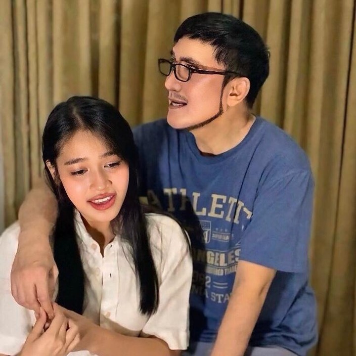 <p>Tak disangka, ternyata darah seni mengalir pada putri keduanya yang bernama Aisyah Raihana Fadhila. Sang putri diketahui memiliki suara merdu seperti ayahnya, Bunda.&nbsp;(Foto: Instagram @yanajulio60)</p>