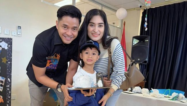 Potret Angbeen dan Adly Fairuz Kompak Hadiri Acara Sekolah Anak di ...