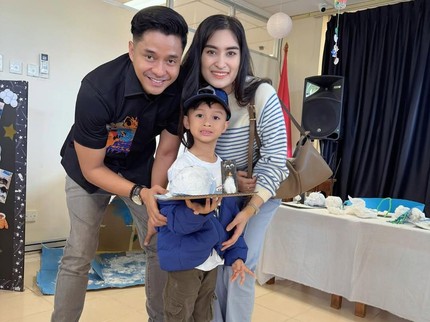 Potret Angbeen dan Adly Fairuz Kompak Hadiri Acara Sekolah Anak di Tengah Proses Perceraian