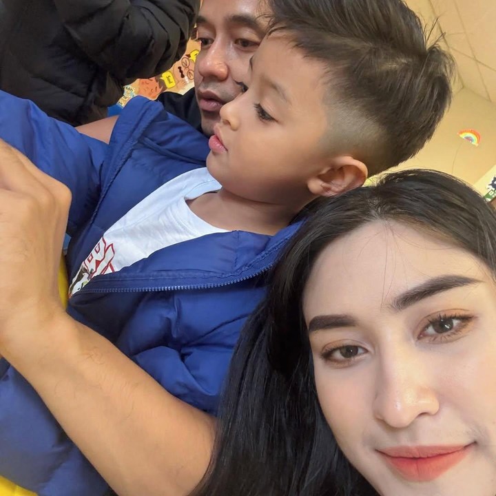 <p>Tentu saja unggahan itu langsung menuai atensi publik yang mendoakan terbaik untuk keputusan Angbeen dan Adly. &ldquo;Semoga apapun keputusannya, kakak berdua selalu bahagia, selalu akur. Aamiin,&rdquo; tulis <em>@tita_herli****.</em> &ldquo;Yang terbaik buat kalian berdua..selalu support kalian kak,&rdquo; tulis akun <em>@aisyah_aq****.&nbsp;</em>(Foto: Instagram @angbeenrishi)</p>