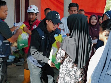 Deretan Selebritas Tanah Air Galang Donasi & Turun Langsung Bantu Korban Banjir Sumatra