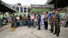 Bakti BCA Hadir Langsung Salurkan Bantuan Bencana ke Medan dan Langkat