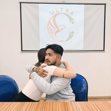 Kondisi Onadio Usai Narkoba, 7 Potret Beby Prisillia Jenguk Suami di Panti Rehabilitasi