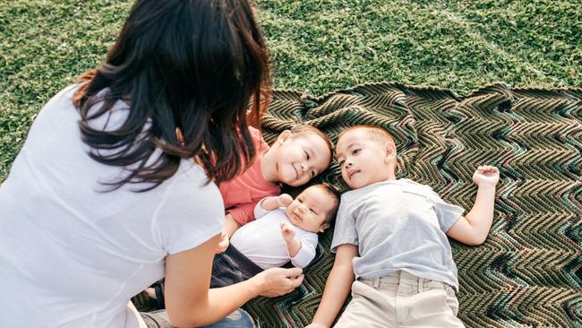 Unik, Bunda Ini Melahirkan Tiga Anak di Tanggal 08-08-08, 09-09-09, dan 10-10-10