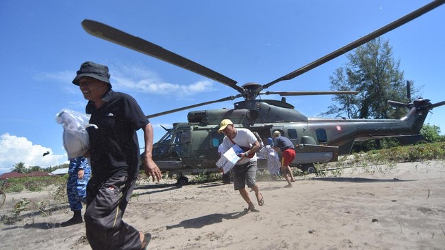 Kodam Iskandar Muda mengirim 1,5 ton bantuan logistik ke Langsa menggunakan helikopter, karena akses darat masih terputus pascabencana banjir dan longsor.