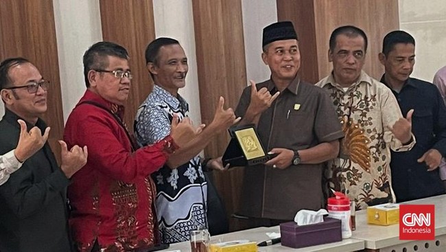 DPRD Padang Pariaman melakukan kunjungan kerja ke Sleman DIY di tengah banjir masih mengepung wilayah Sumatera Barat.