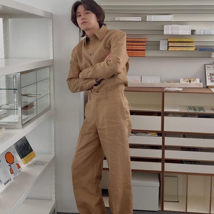 <p>Drama dengan soundtrack <em>Backpacker</em>&nbsp;yang dibintanginya sukses menjadi drama dengan tema sekolahan terpopuler 2025. Pesonanya sebagai <em>bad boy</em>, Cha Woo Min sukses mencuri perhatian penggemar dalam drama Korea <em>Study Group</em>. (Foto: Instagram @_imnnin)</p>