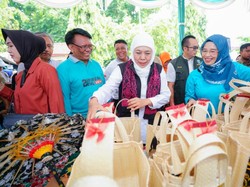 Khofifah Pastikan Harga Bapok Jelang Nataru Terjaga Lewat Pasar Murah