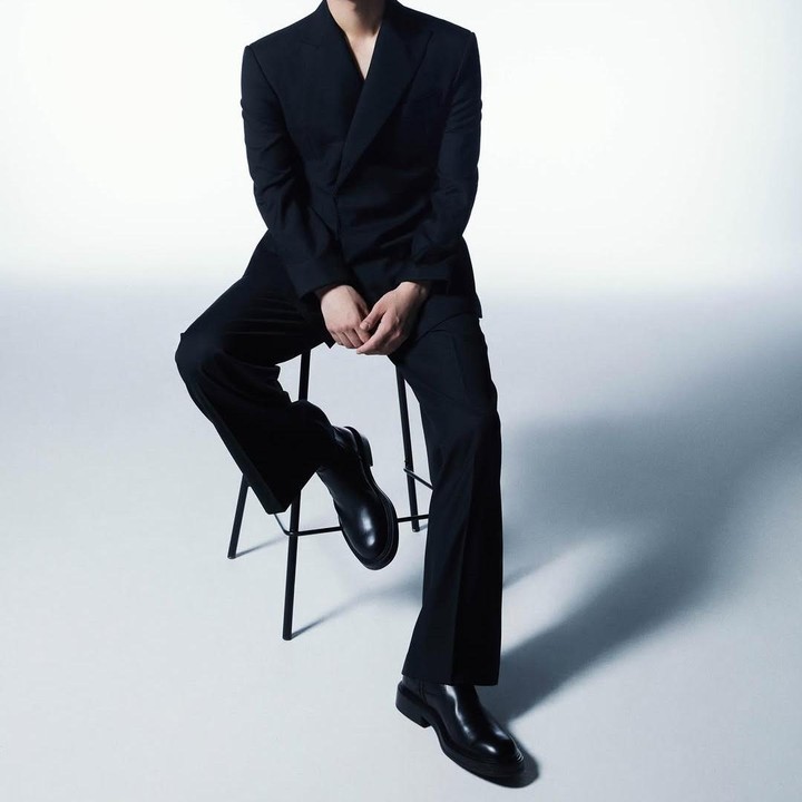 <p>Tampil pada 2 musim drama Korea <em>Weak Hero Class</em> di tahun 2022 dan 2025, Choi Hyun Wook buktikan bahwa pesonanya sebagai anak sekolahan tak pernah memudar. Aktor muda ini sukses mencuri perhatian lewat perannya yang karismatik. (Foto: Instagram @_choiiii__)</p>