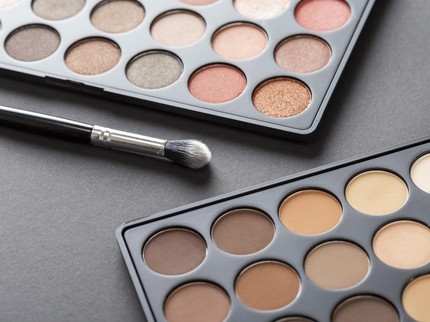 5 Rekomendasi Makeup Palette, Komplet dari Bronzer hingga Blush