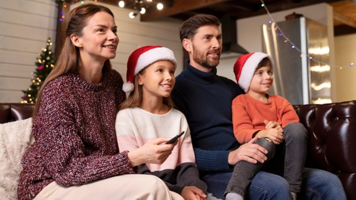 9 Rekomendasi Film Natal Terbaik untuk Ditonton bersama Keluarga, Bikin Kumpul Jadi Meriah!