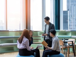 Gen Z Kerja Nonstop? Begini Pentingnya Mineral Biar Nggak Gampang Tumbang