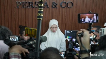 Tertunduk Lesu, 7 Potret Inara Rusli Menangis Ngaku Ditipu Insanul Fahmi Usai Nikah Siri