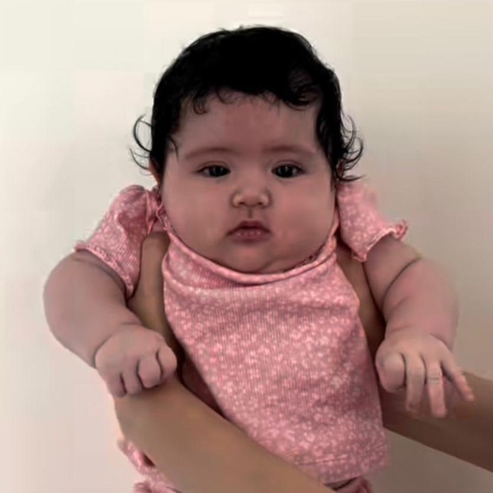 <p>Bunda tiga anak ini memperlihatkan wajah <em>Baby</em> Hagia ketika berusia tiga bulan, Bunda. Enggak lupa, Jessica juga menuliskan ucapan manis di hari ulang tahun sang putri. "Selamat ulang tahun Hagia! Dengan syukur yang luar biasa merayakan hari ulang tahunmu yang pertama, anak perempuan yang mama besarkan tidak hanya dengan kuota tapi dengan dedikasi waktu dan tenaga. Jadilah terang dihidupmu, bersyukur selalu kepada Tuhan, sehat-sehat dan bahagia! Amin <em>@inihagia</em>," tulis Jessica lewat unggahannya di Instagram. (Foto: Instagram @inijedar)</p>