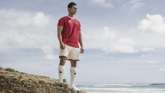 Sarinah luncurkan koleksi jersey Tim Indonesia untuk SEA Games 2025, hasil kolaborasi dengan Didit Hediprasetyo, gabungkan tradisi Nusantara dan modernitas.