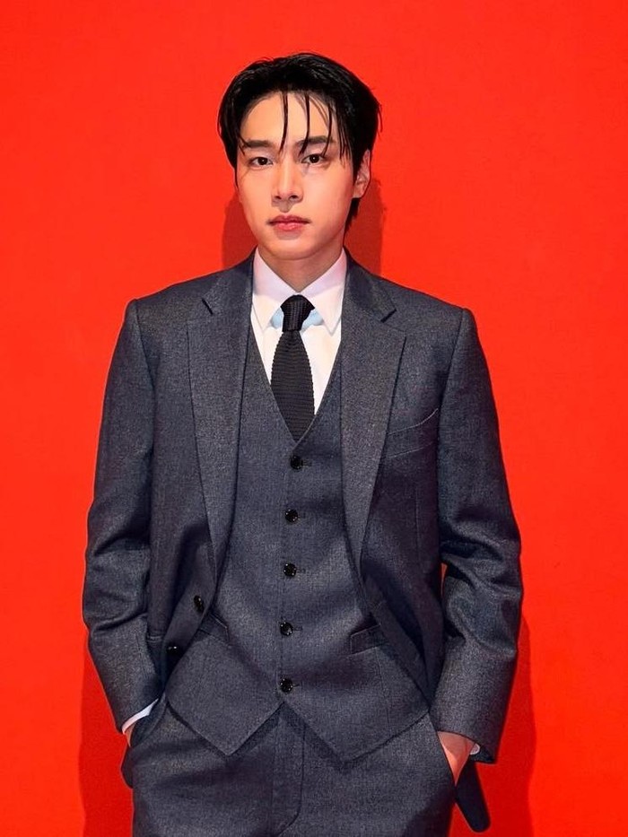 Meski telah memulai terjun ke dunia seni peran sejak 2018 silam, nama Kang You Seok baru mulai dikenal setelah membintangi drama Black Knight (2023) dan Payback: Money and Power (2023).