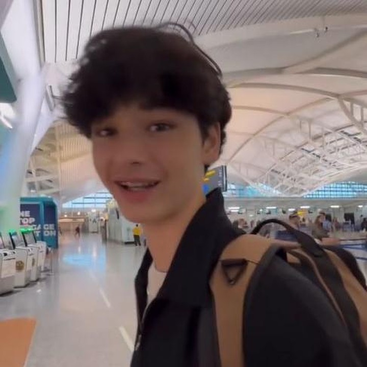 <p>Tamara juga tak lupa menitipkan pesan penuh makna untuk putranya itu, Bunda. "Dalam setiap pidato yang kamu sampaikan, ingat satu hal: tutup telinga dari siapa pun yang meremehkan atau pernah mencampakkanmu. Terus melesat tinggi, biarkan prestasimu sendiri yang menjawab. Doa Mama selalu ikut ke mana pun kamu melangkah. <em>Saranghaeyo</em>," kata perempuan blasteran Polandia-Sunda ini. (Foto: Instagram @tamarableszynskiofficial)</p>