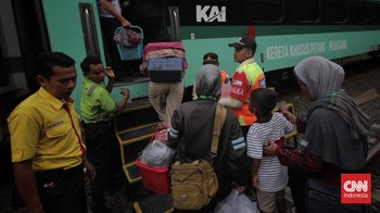 FOTO: Kereta Api Petani dan Pedagang Resmi Beroperasi