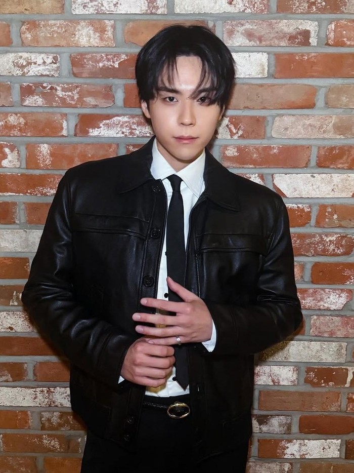 Kim Do Hoon kariernya juga semakin naik daun di sepanjang 2025 ini. Sejak sukses besar dengan drama fantasi Moving (2023), Kim Do Hoon kini dikenal sebagai aktor muda dan berbakat yang piawai memerankan berbagai karakter.