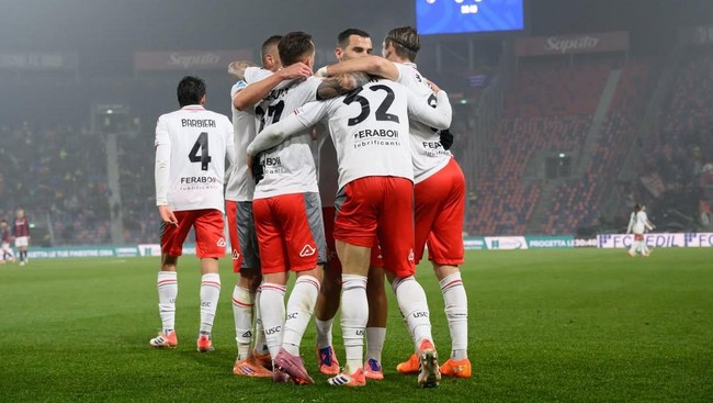 Beragam reaksi diberikan netizen setelah Emil Audero tampil gemilang membantu Cremonese melumat Bologna 3-1 dalam laga Serie A Liga Italia.