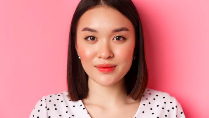 Low visual makeup adalah gaya soft yang tepat untuk wajah low visual dengan kontras rendah dan lembut/Foto: freepik.com/benzoix