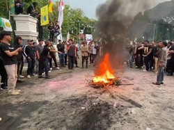Demo HUT Lebak Ricuh, Massa Minta Pemkab Atasi Jalan Rusak-Tambang Ilegal