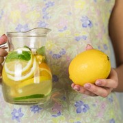 Manfaat Rutin Minum Segelas Air Lemon di Pagi Hari untuk Kesehatan