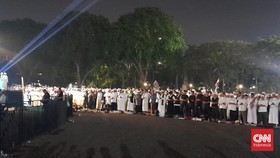 Massa Reuni 212 Salat Gaib untuk Korban Bencana Banjir di Sumatra