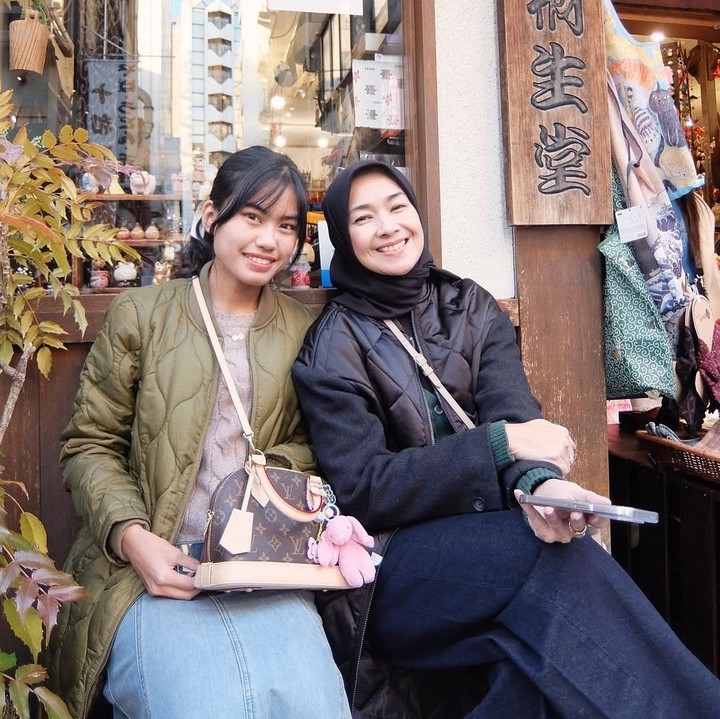 <p>Hal tersebut diungkapkan oleh Namira melalui beberapa foto yang diunggah di akun Instagram pribadinya. <em>Postingan</em> ini juga dibuatnya untuk merayakan ulang tahun ibunda.&nbsp;(Foto: Instagram @namiradjani)</p>