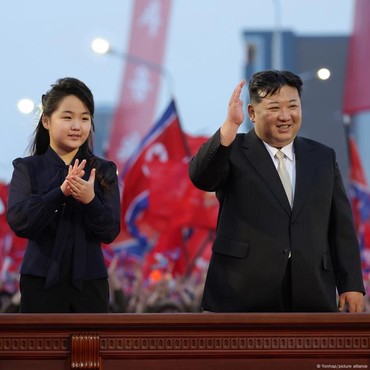 Penampilan Terbaru Putri Kim Jong Un Saat Temani Ayah Kerja Disorot