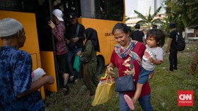 FOTO: Relokasi Warga TPU Menteng Pulo ke Rusun Jagakarsa