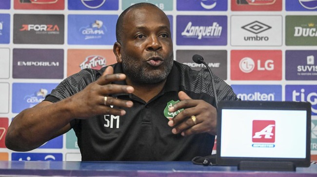 Stanley Monza tiba-tiba mengundurkan diri sebagai pelatih timnas Suriname saat tim tersebut selangkah lagi ke Piala Dunia 2026.