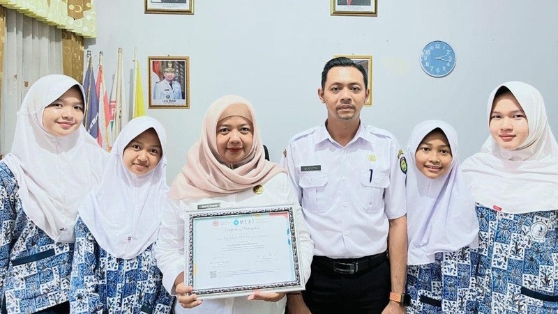 SMPN 4 Sindang di Kecamatan Sindang, Kabupaten Indramayu kembali mengharumkan nama Indonesia di kancah internasional melalui raihan penghargaan bergengsi