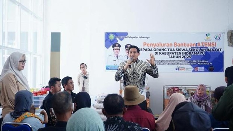 Harapan baru dan keceriaan hadir di sebuah pagi yang cerah di Rumah Aman Dinas Sosial Kabupaten Indramayu, Sabtu (29/11) ketika 76 kepala keluarga