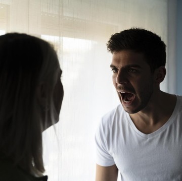 4 Tanda Kamu Punya Pasangan yang Mudah Marah Menurut Psikolog