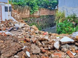 Cerita Yandi Evakuasi Lansia dan Saksikan 2 Mobil Hanyut di Margaasih