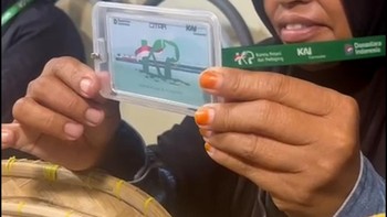 Petani dan Pedagang Sambut Kereta Khusus Merak-Rangkasbitung