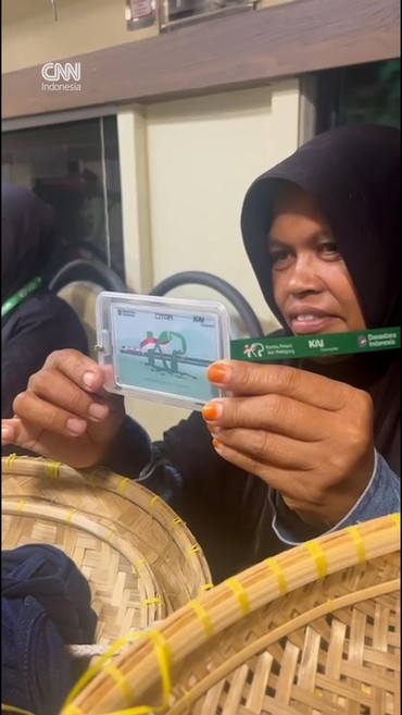 Petani dan Pedagang Sambut Kereta Khusus Merak-Rangkasbitung