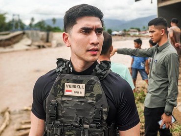 Parodi Komedi Verrell Bramasta Dihujat Pakai Rompi Taktis Kunjungi Korban Banjir