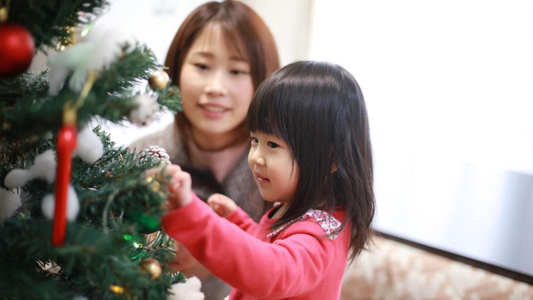 Anak Bertanya, 'Kenapa Ada Pohon Natal di Rumah?' Ini Penjelasannya